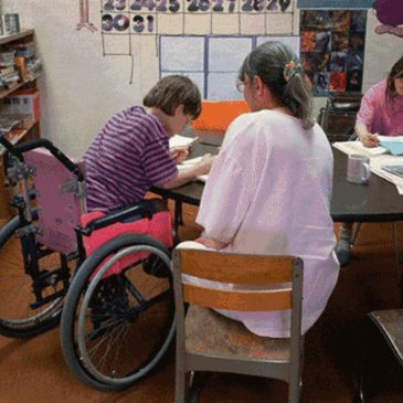 Insegnanti di sostegno. Cresce la precarieta’, insieme agli alunni disabili