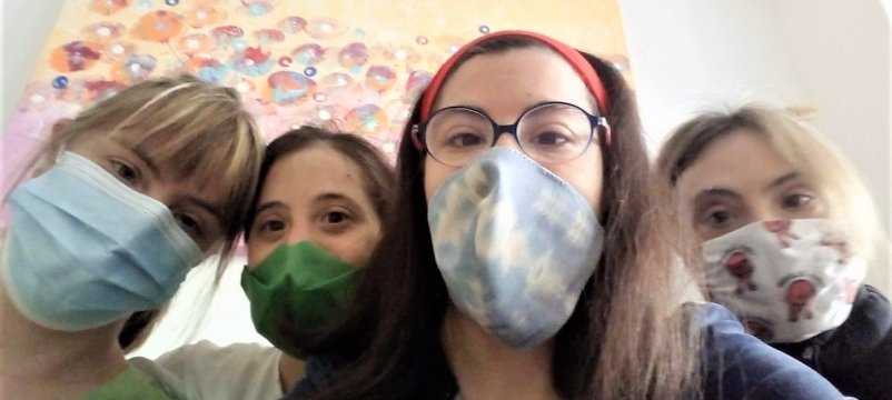 La convivenza di cinque ragazze con Sindrome di Down nei giorni del Coronavirus